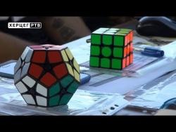 Po prvi put: U Trebinju održano takmičenje u slaganju Rubikove kocke (VIDEO)