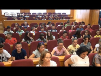 U Gradskoj upravi Trebinje upriličen prijem za djecu sa KiM (VIDEO)