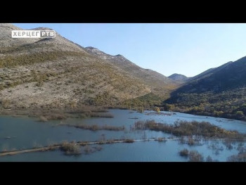 Mokro polje ponovo pod vodom: Presječen put do Velje gore (VIDEO)