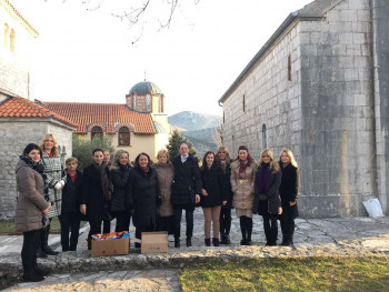 Aktiv žena SNSD Trebinje: Na Materice obradovali najmlađe (FOTO)