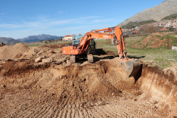 Trebinje: Počela gradnja zgrade za mlade bračne parove