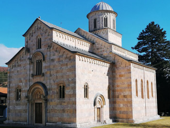 Manastir Dečani ponovo na udaru (VIDEO)