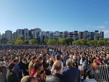 Vjernici u Podgorici dočekali kovčeg mitropolita Amfilohija