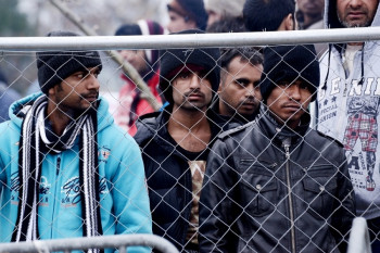 Migranti na otvorenom i dalje čekaju smještaj