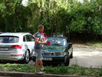 Sergeju Trifunoviću u Mostaru demolirali automobil