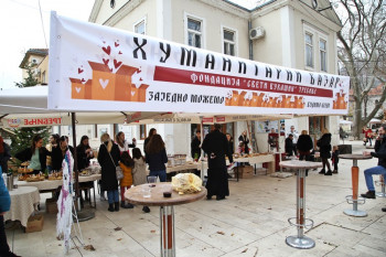 U Dučićevoj ulici u toku Božićni bazar Fondacije ''Sveti Vukašin''