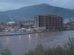 Фоча: Водостај Дрине у опадању, киша не престаје