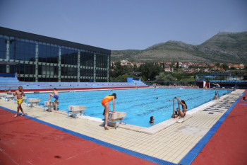 Počela sezona kupanja na bazenu Banje i kuplištu u Bregovima