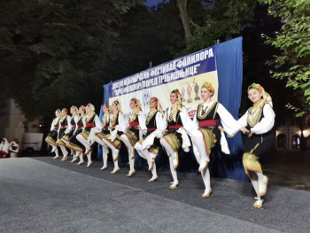 Trebinjski i folkloristi iz Bostona priredili nezaboravno veče na Trgu slobode