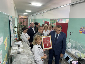 Dodik posjetio Bolnicu u Trebinju; Uručen inkubator i medicinska oprema 