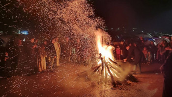 FOTO/VIDEO: Nalaganje badnjaka u Hrupjelima