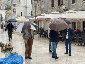 Trebinjci o Albancu koji je djevojčicama pokazivao polni organ: Osuditi na najgore