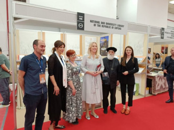 Cvijanović posjetila štand Narodne i univerzitetske biblioteka Srpske na sajmu knjiga u Solunu (FOTO)