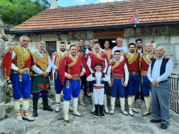 Nema života bez sela: Braća Tanasijević obnovila kuće, sada dočekuju turiste (Foto)