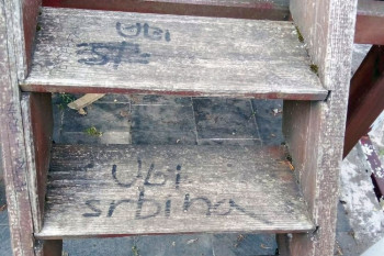 Na igralištu u Livnu osvanuli grafit “Ubi Srbina” i nacistički simboli