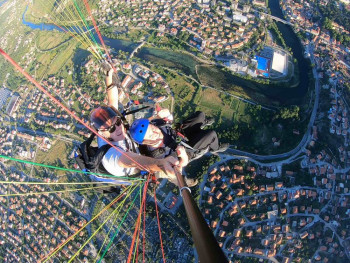 Gradonačelnik Ćurić uz let paraglajderom ozvaničio prijavu Trebinja za 'Evropski grad sporta' (VIDEO)