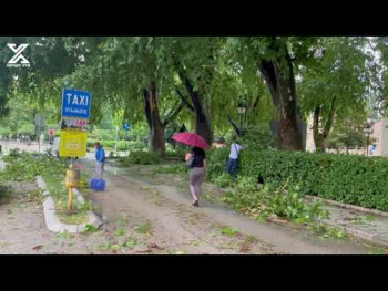 Olujno nevrijeme pogodilo Trebinje, pričinjena velika materijalna šteta (video)