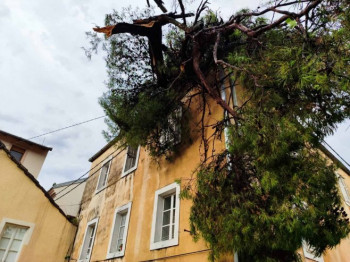 Sanacija posljedica nevremena i dalje traje: 'Za tri dana popeo sam se na 60 krovova'