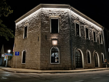 Zgrada trebinjske Narodne biblioteke u novom svjetlu (Foto)