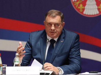 Dodik: Američki izviđački avion možda snima prirodna bogatstva, ali to neće dobiti