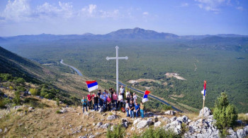 Pomen za stradale branioce na Vardištu