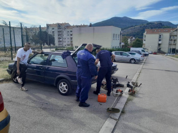 JU ''Ekologija i bezbjednost'': Uređivanje zelenih površina u naselju Gorica (Foto)