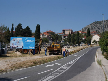 Hrupjela dobijaju novi ulaz u naselje, a ulica Vlatka Vukovića trotoar (Foto)