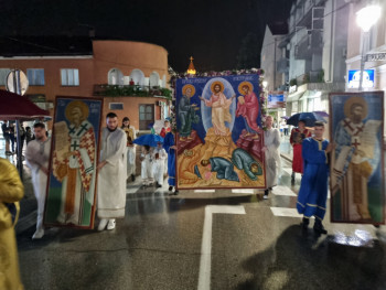 Veliko srce Trebinjaca: Litija ulicama grada i pored kiše, tradicija se ne prekida 