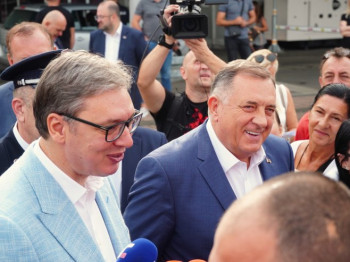 Drina nikad nije bila granica; Dodik i Vučić obišli radove na rekonstrukciji mosta na Karakaju