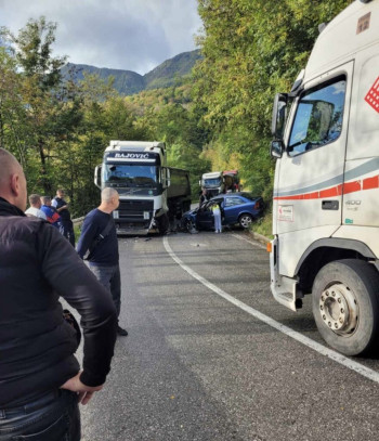 Zbog saobraćajke prekid na putu Gacko – Foča