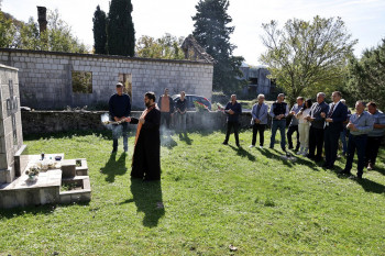 Služen parastos poginulim borcima u Humu 