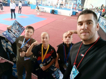 Tri medalje za kik boks klub 