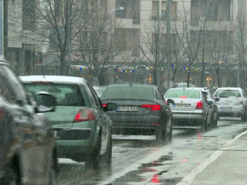 Moguća poledica i klizav kolovoz na vlažnim dionicama