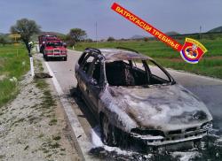 Требиње: Аутомобил се запалио у вожњи