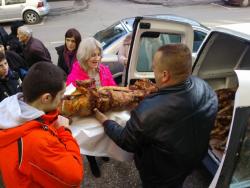 Милан Зуровац даровао Невесињце и Фочаке