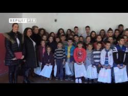 Aktiv žena SNSD Trebinje poklonio školski pribor učenicima iz Lastve (VIDEO)